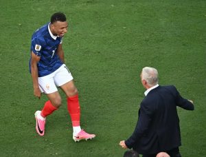 “Mbappé surpasses Klose and is two goals away from Messi’s record.”