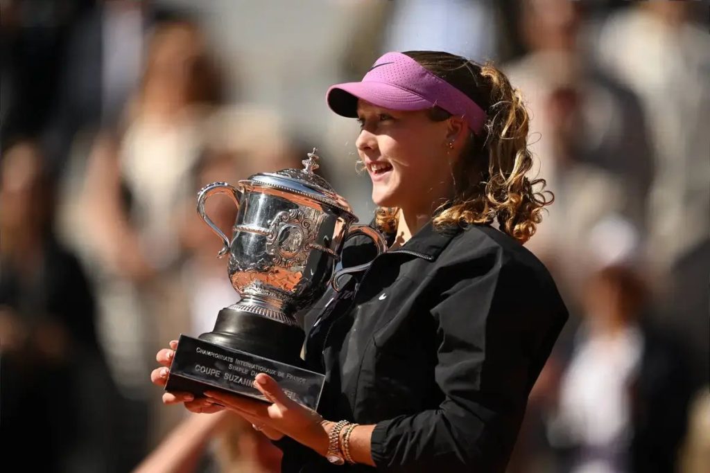 Mirra Andreeva conquista o título do Open de França depois de arrasar Maja Chwalinska