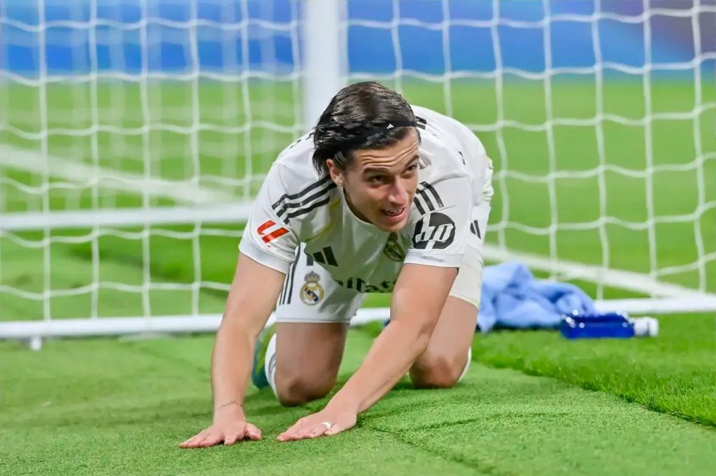 “Mourinho blocks Carreras’ exit and keeps him non-transferable at Real Madrid.”