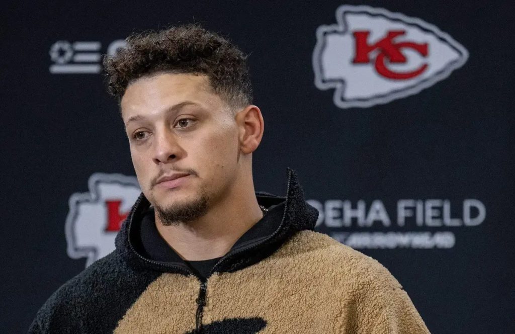 Patrick Mahomes secures record contract of 504 million with the Chiefs.