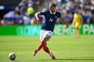 Rabiot criticizes the Metlife Stadium pitch after France’s victory.