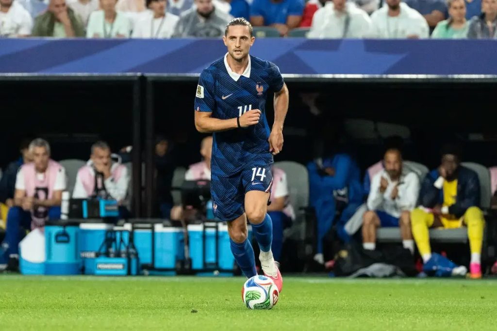 “Rabiot avoids questions about his future at Milan and focuses on the World Cup.”