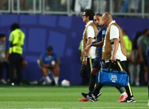 Raphinha leaves the game with a thigh injury and raises concerns for Brazil ahead of the match against Haiti.