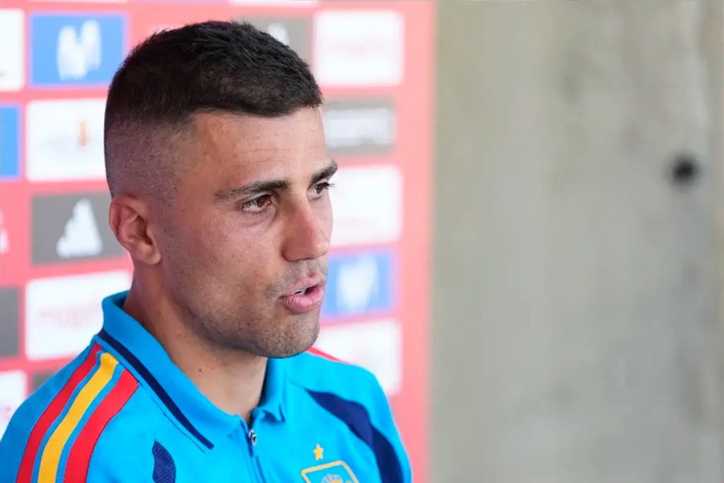 Rodri mantém-se feliz no Manchester City e desconhece interesse do Real Madrid
