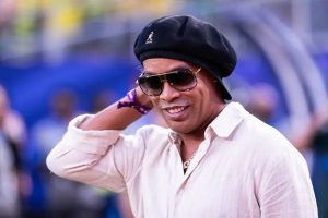 Ronaldinho signs with Ravenna and becomes a shareholder of the Italian team.