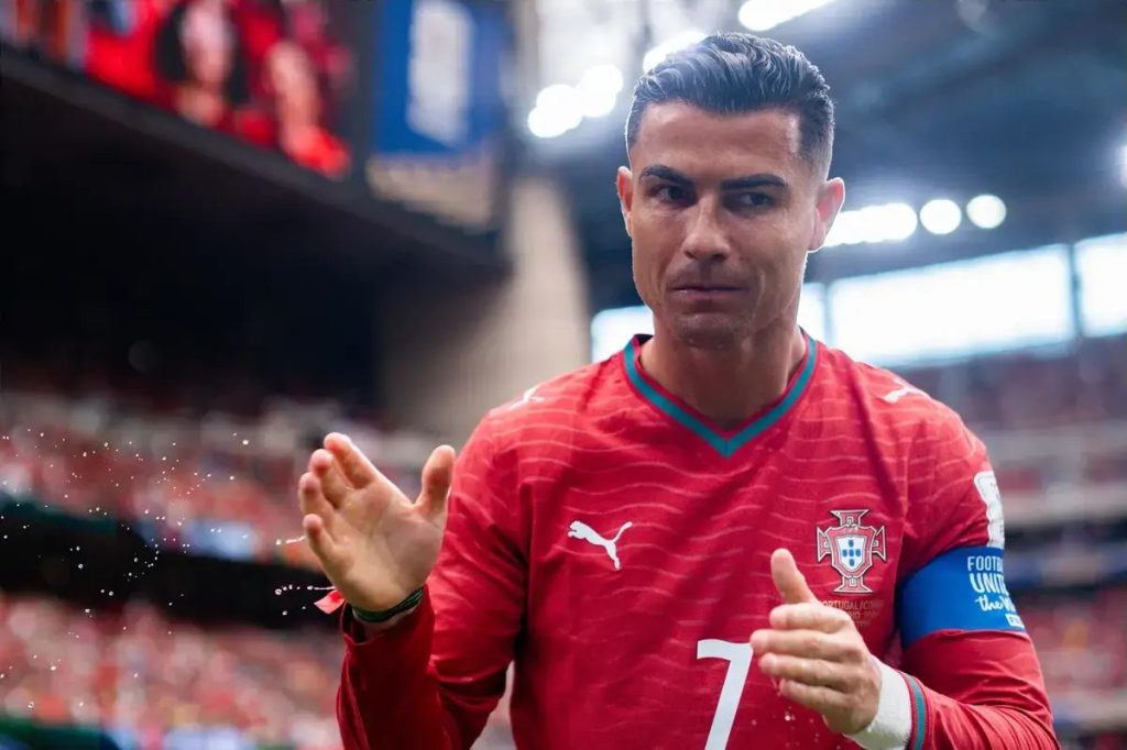 “Ronaldo leads the national team’s training while Tomás Araújo recovers.”