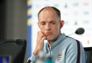 Rooney criticizes Tuchel for not choosing Luke Shaw to replace Livramento.