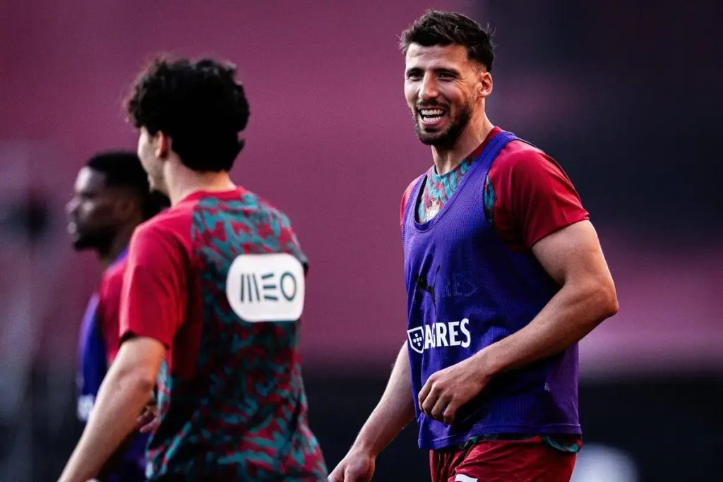 Rúben Dias guarantees a starting position, Bernardo Silva may stay on the bench.