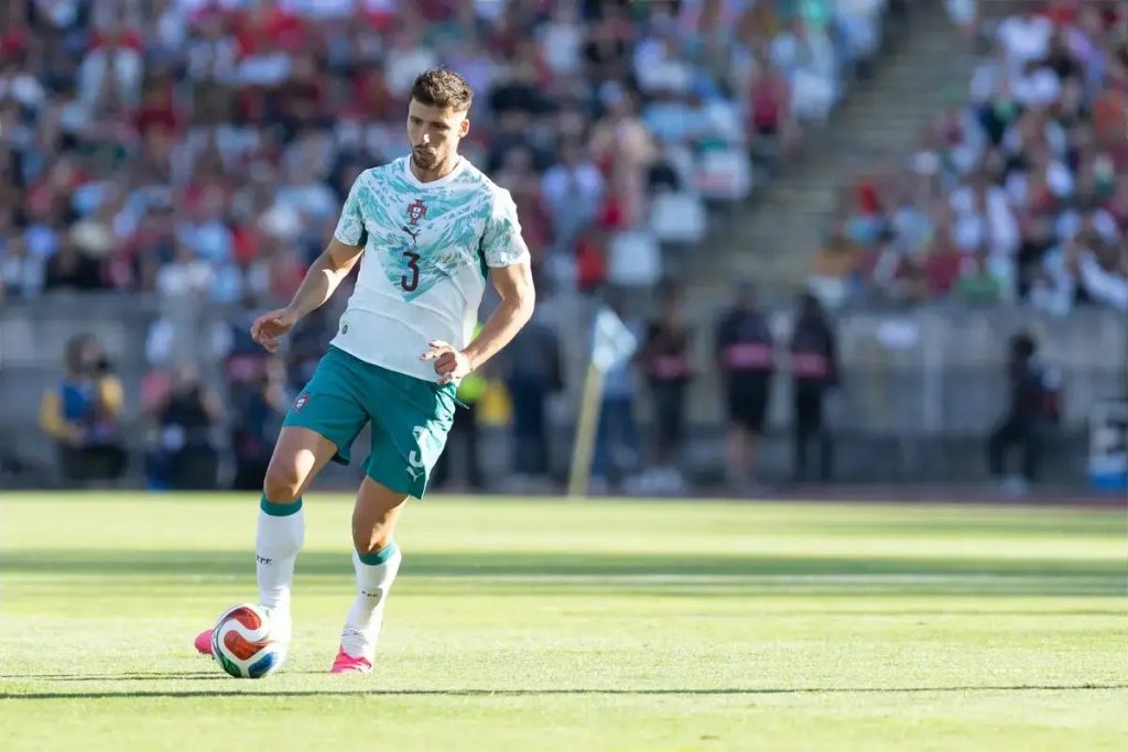 Rúben Dias returns to training before the match against Uzbekistan.