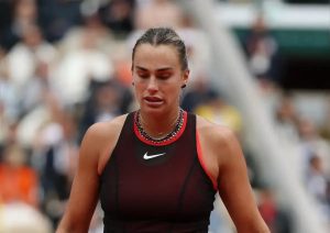 “Sabalenka disregards Rybakina’s pressure in the fight for the top of the WTA ranking.”