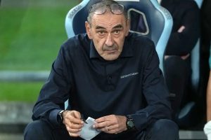 “Sarri takes command of Atalanta for historic debut in the Conference League.”