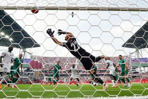 Senegal makes history at the World Cup with an unprecedented 5-0 victory over Iraq.