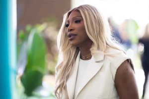 Serena Williams surprises in her return with a high-level performance at Queen’s.