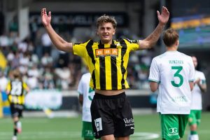 Silas Andersen arrives in Lisbon to sign with Sporting.