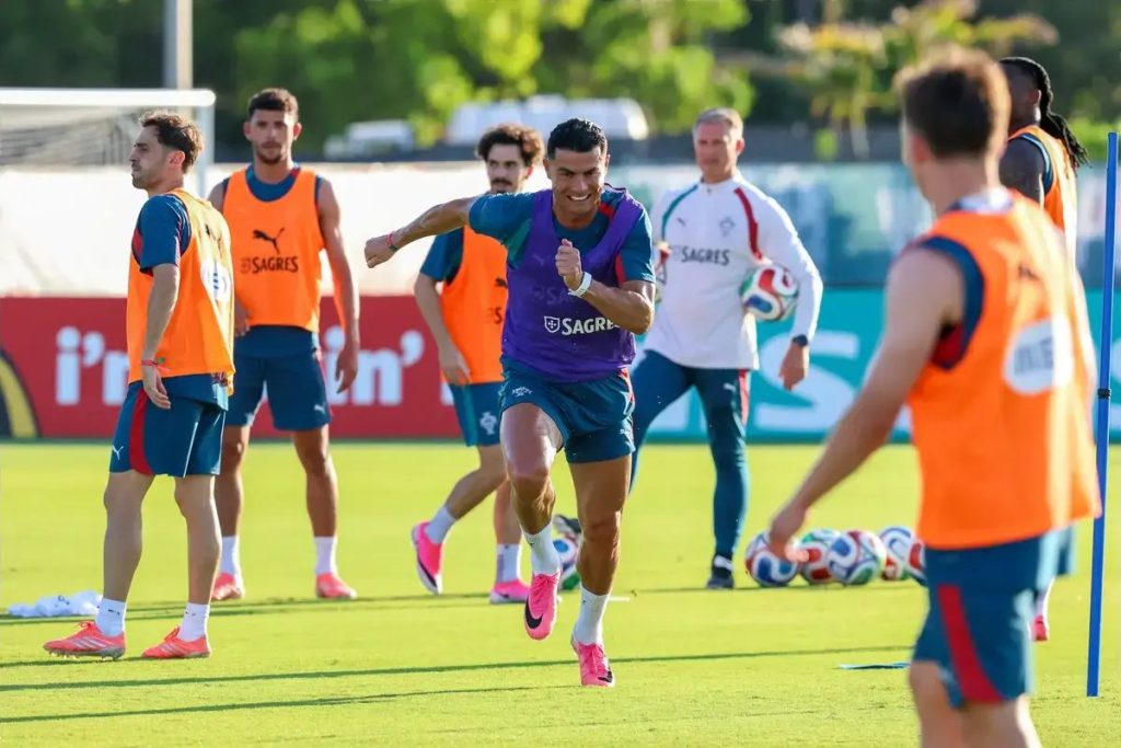 “Portugal’s training marked by a minute of silence and sprints from Cristiano Ronaldo.”