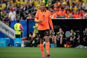 Van Dijk shows solidarity with Gakpo after personal loss before the match against Morocco.