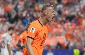 “Van Hecke decisive in the Netherlands’ victory over Tunisia and leads Group F.”