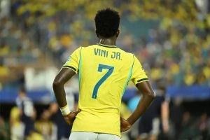 “Vinicius Jr shines with two goals and Ancelotti praises Brazil’s star.”