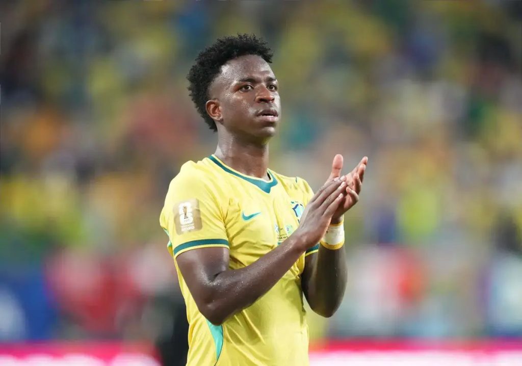 Vinícius Júnior emotional upon receiving a message from his grandmother before the World Cup.