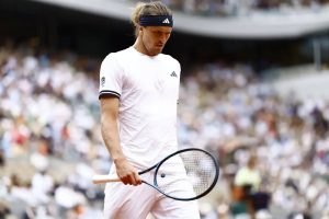 Zverev responds with irony about favoritism at the French Open.