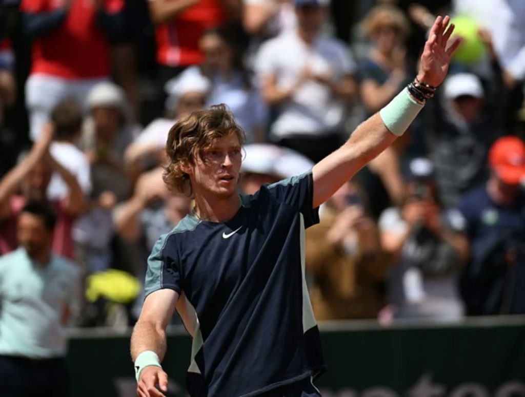Andrey Rublev conquista o Bastad Open após vencer Luciano Darderi