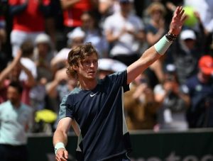 Andrey Rublev conquista o Bastad Open após vencer Luciano Darderi