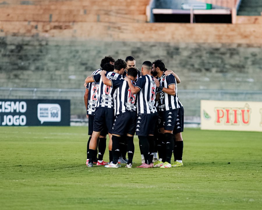 Botafogo vence Santos com golo decisivo no regresso ao Brasileirão