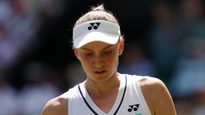 Elena Rybakina falha subida ao topo após inesperada derrota em Wimbledon
