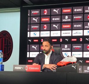 “Amorim laments Manchester United and dismisses comparisons with Mourinho.”