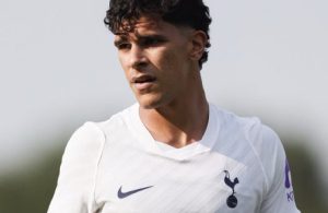 Mateus Fernandes marca golaço na estreia pelo Tottenham (VIDEO)