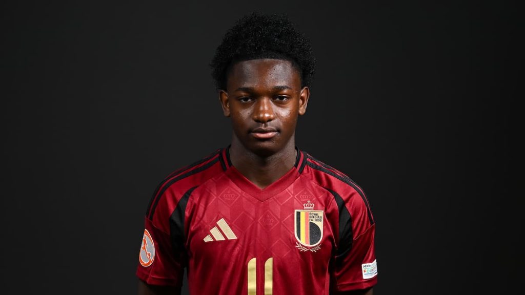 Barcelona fecha contratação do extremo Jesse Bisiwu