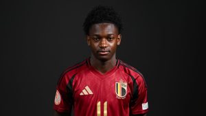 Barcelona fecha contratação do extremo Jesse Bisiwu