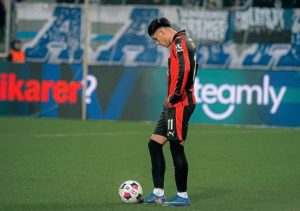 Midtjylland resiste a expulsão e perde por 1-0 com Besiktas em istambul