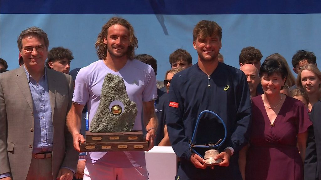 Stefanos Tsitsipas wins the Swiss Open Gstaad after a final in three sets.