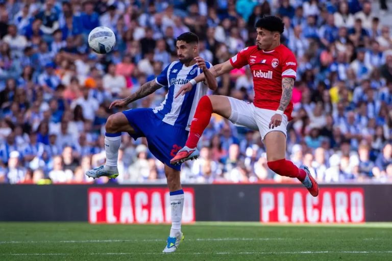 Alan Varela do FC Porto na lista da Roma para substituir Manu Koné