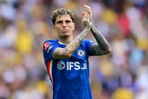 Alejandro Garnacho reforça o Aston Villa por empréstimo com opção de compra