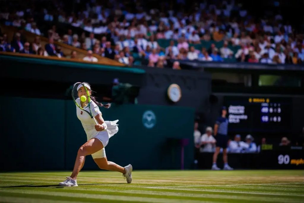 Alexandra Eala eleita melhor jogadora da temporada em relva