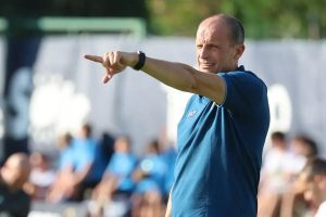Allegri espera avaliar plantel do Napoli após vitória 2-0