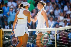 Amanda Anisimova volta a chorar após derrota dramática em Wimbledon