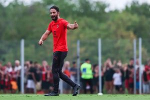 Amorim quer avaliar Pervis Estupiñán antes de transferência para Aston Villa