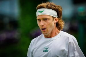 Andrey Rublev destaca-se por salvar vidas de crianças com fundação