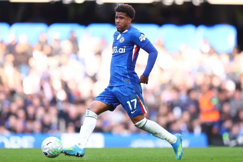 Andrey Santos pode estrear-se pelo Manchester United frente ao Wrexham