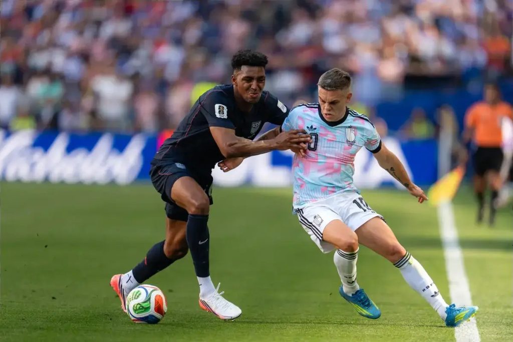 “Arsenal accepts proposal from Besiktas for Leandro Trossard.”