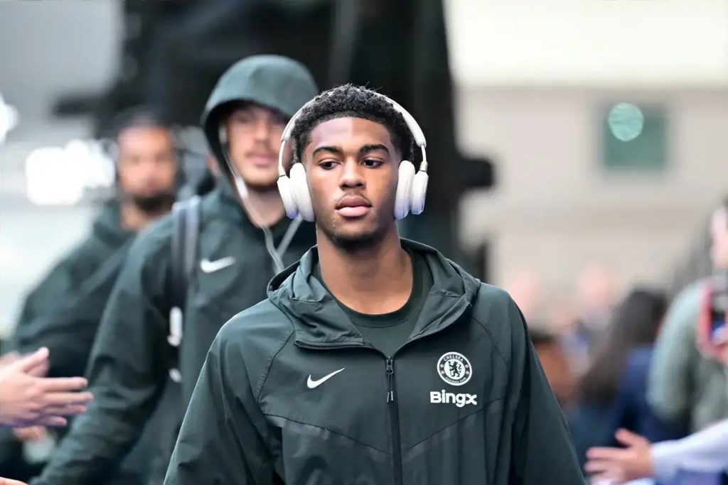 Arsenal pode contratar o jovem defesa Jorrel Hato ao Chelsea
