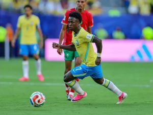 Arsenal prepara ataque a Vinícius Júnior do Real Madrid