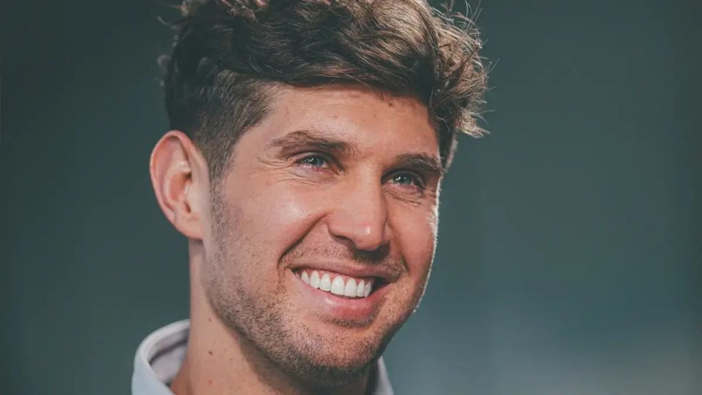 Arsenal prepara contratação temporária de John Stones por lesão de saliba