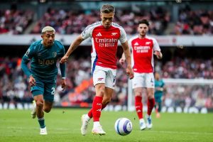 Arsenal defende título na Premier League com caras novas em ação