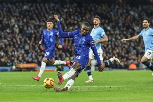 Aston Villa mantém negociações diretas por Nicolas Jackson