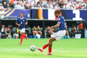 Barcelona entra na corrida por Bradley Barcola, alvo prioritário do Arsenal