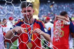 Barcelona pondera contratação de Aymeric Laporte após título mundial